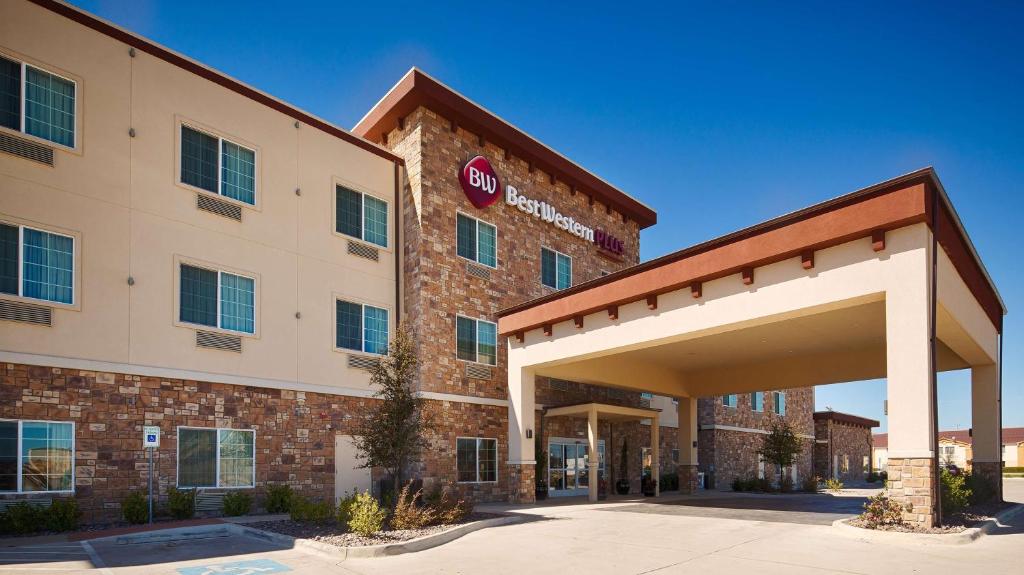 Best Western Plus Fort Worth Forest Hill Inn & Suites Main image 1